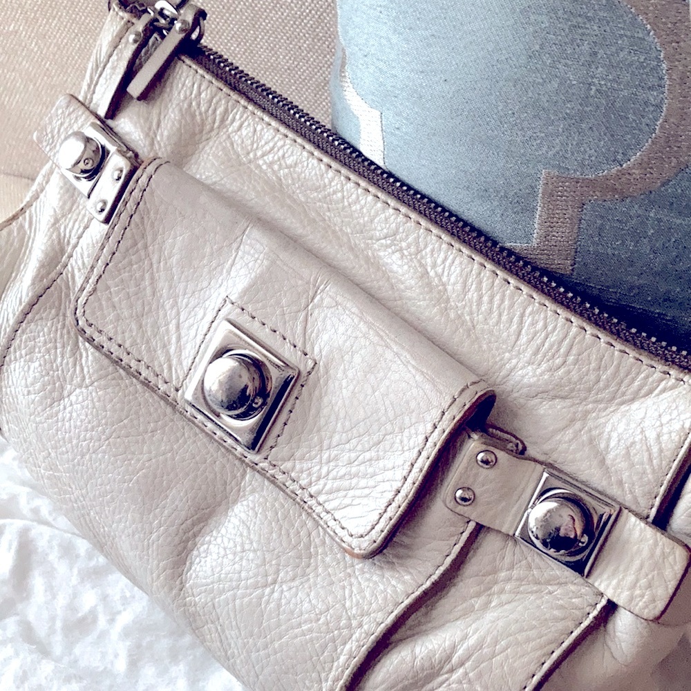 GUC!Banana Republic Pebbled Leather handbag. Great used condition! W/dust bag! - Picture 4 of 16